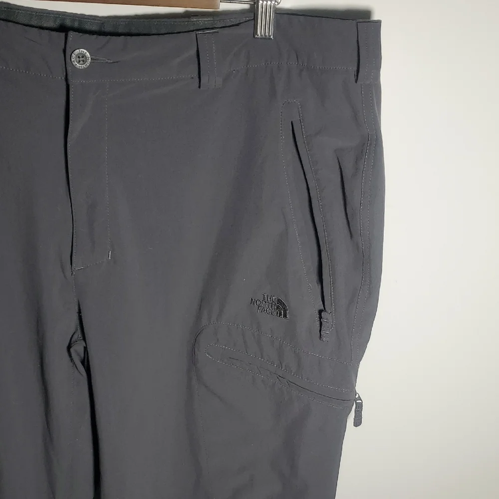 The North Face Men's Black Lightweight Hiking Cargo Pants Size 40